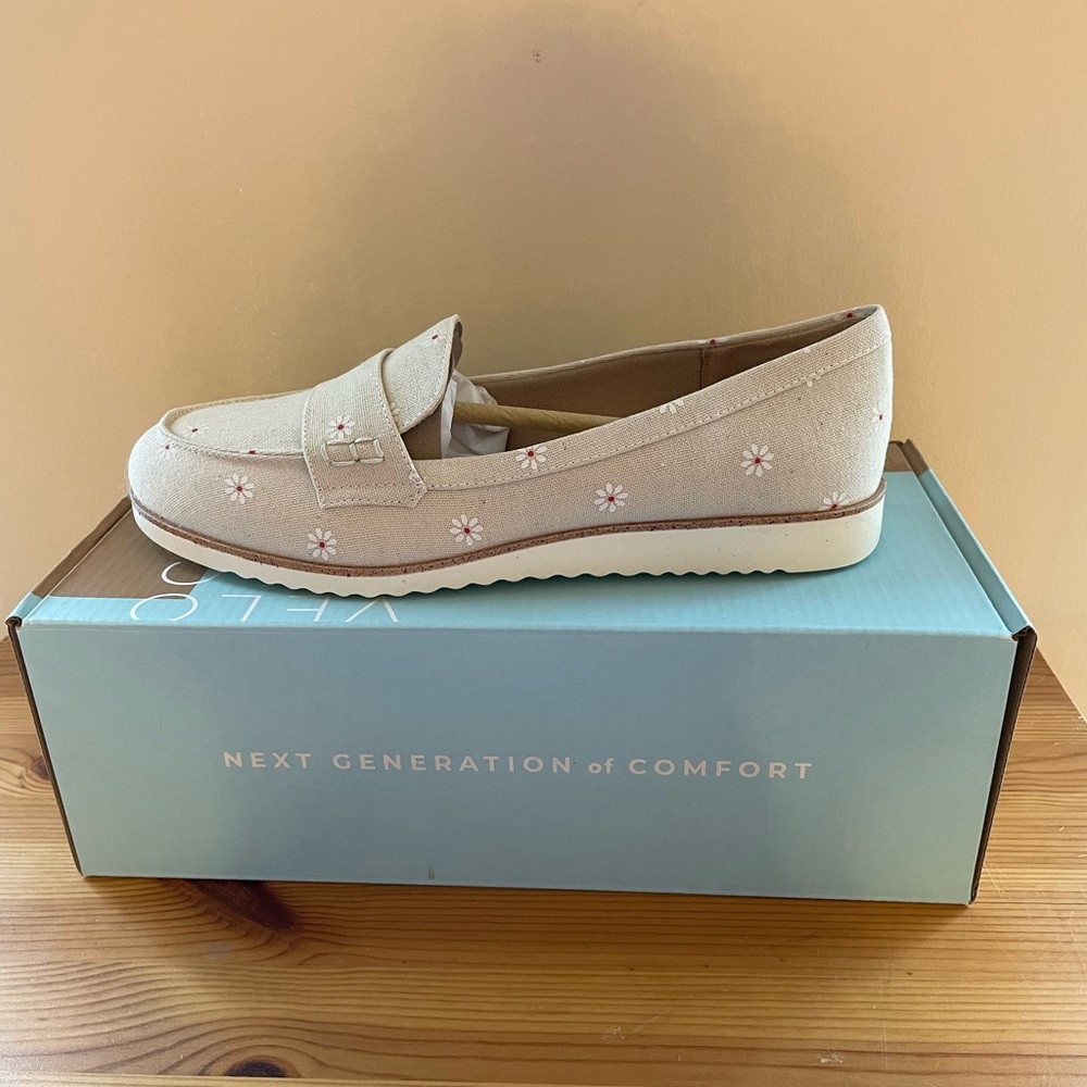 New Life Stride tan Zee loafers